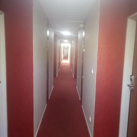 Adam's Hotel