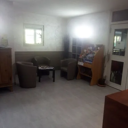 Adam's Hotel 2*
